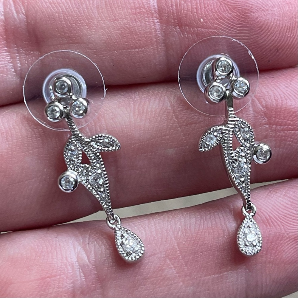 Earrings Silvertone Crystal Drop Victorian Art Deco Celebration Party Dainty